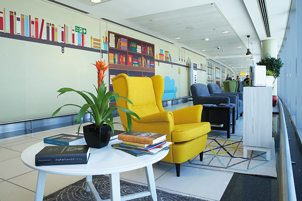 അബൂദബി വിമാനത്താവളത്തിൽ പുതിയ ലൈബ്രറികൾ തുറന്നു