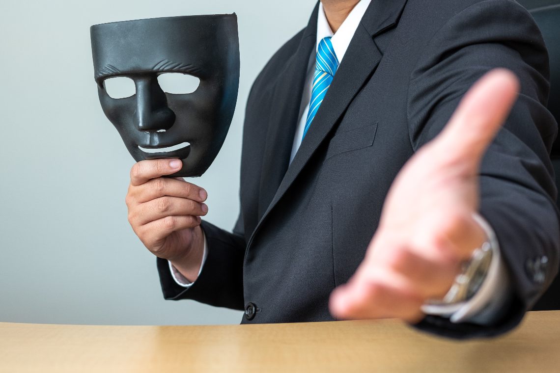 മോറിസ് കോയിന്‍ തട്ടിപ്പ്:  നിഷാദിന്റെ അക്കൗണ്ടില്‍ എത്തിയത് 1,200 കോടി; ലുക്കൗട്ട് നോട്ടീസുമായി പൊലീസ്